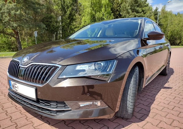 Skoda Superb cena 96500 przebieg: 88000, rok produkcji 2017 z Warszawa małe 781